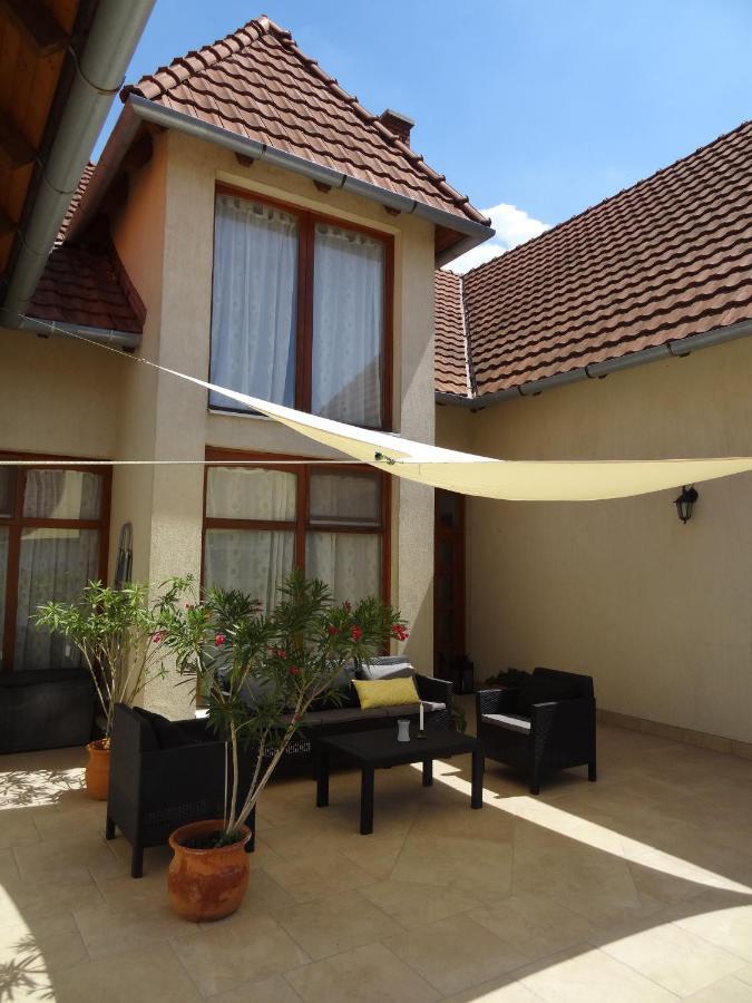 Sipos Borhaz Es Vendeghaz Hotel Badacsonyors Luaran gambar